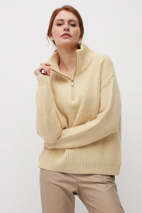 Sweter z rozpinanym golfem beż