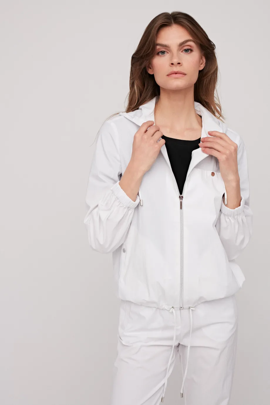 Biała krótka kurtka z kapturem Biała krótka kurtka z kapturem