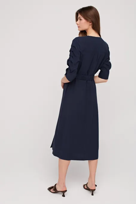 Sukienka z dekoltem w szpic granatowy