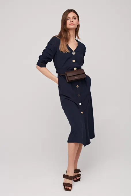 Sukienka z dekoltem w szpic granatowy