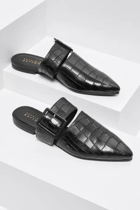 Buty ze skóry naturalnej z regulowanym paskiem czarny