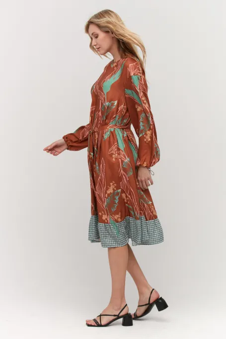 Sukienka z jedwabiem luxury line deseń Sukienka z jedwabiem luxury line deseń