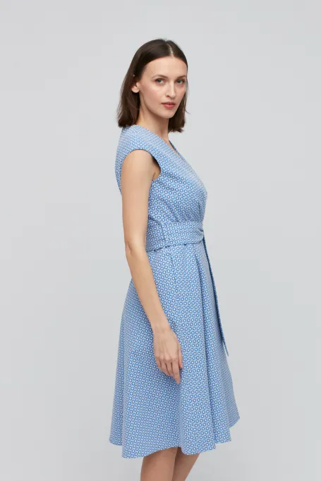 Niebieska sukienka kopertowa
