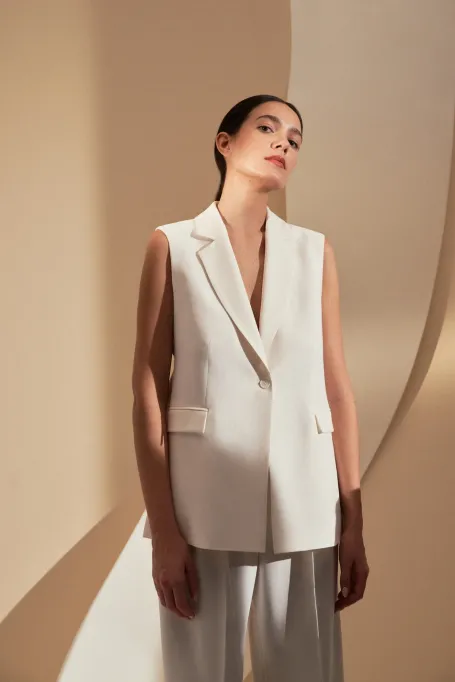 Biała kamizelka do garnituru