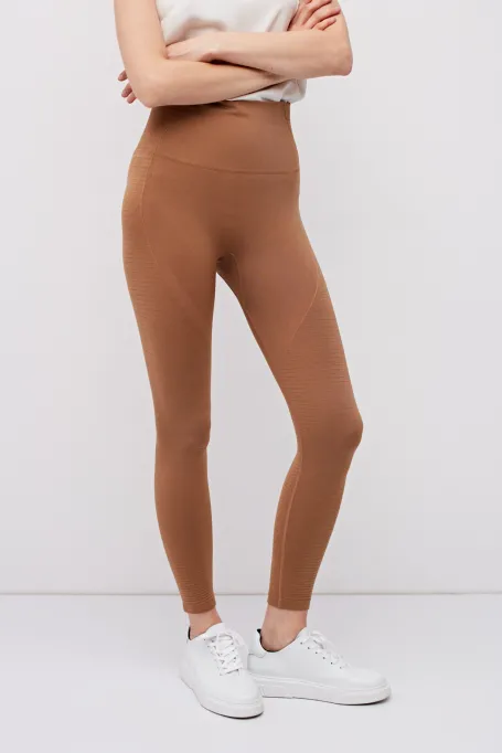 Camelowe legginsy z wysokim stanem