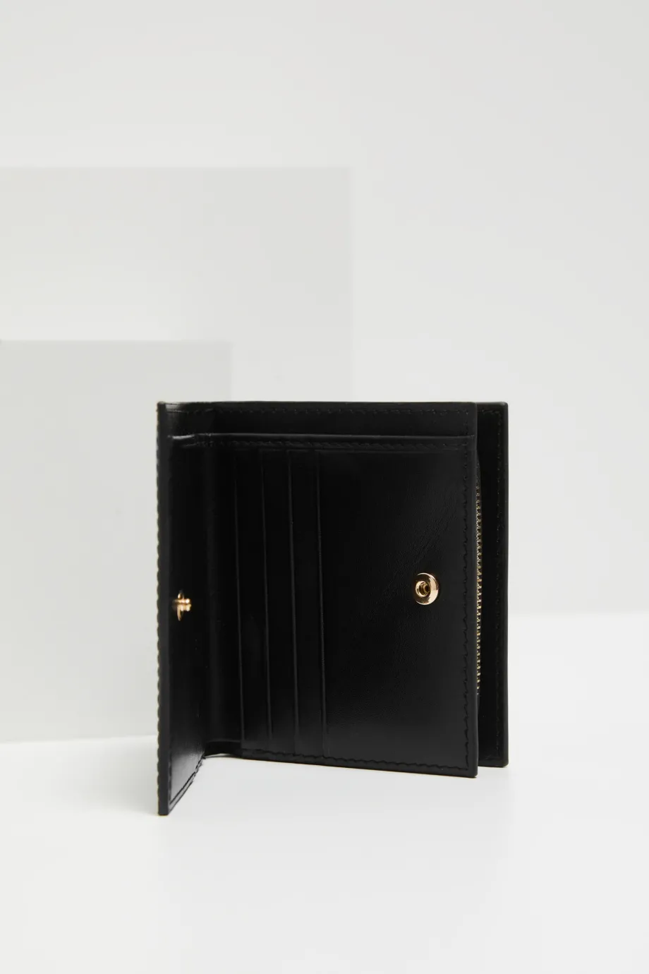 Czarny portfel z gładkiej skóry Czarny portfel z gładkiej skóry