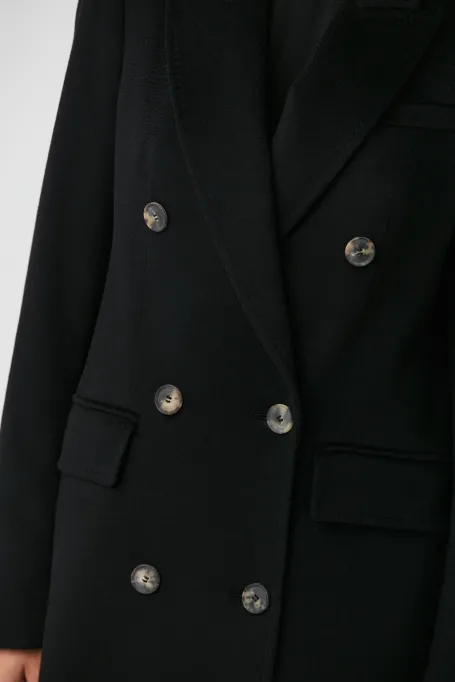 Czarny wełniany płaszcz z kaszmiru