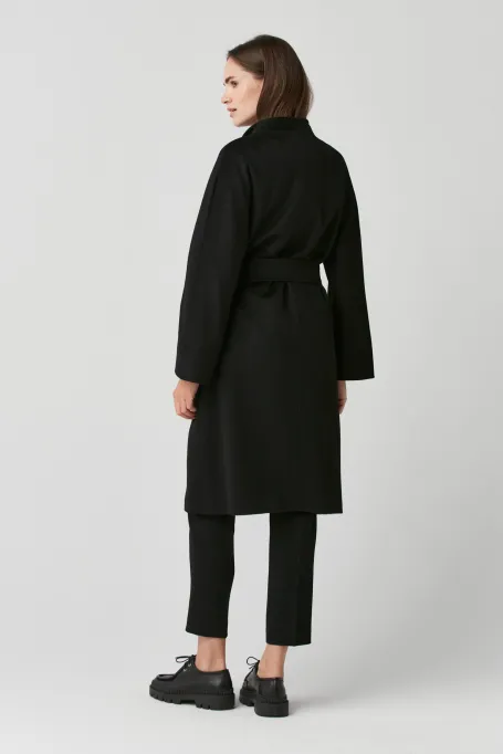 Czarny kaszmirowy płaszcz z paskiem