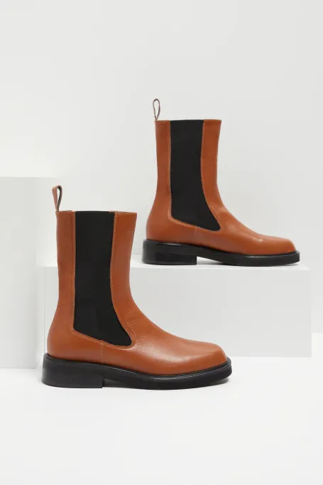 Skórzane buty sztyblety camelowy