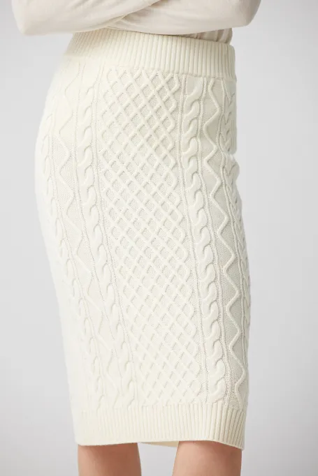 Biała spódnica z wełny merynosowej