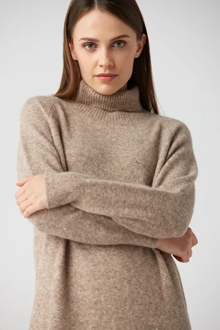 Dzianinowa tunika z wełną alpaki golf beż