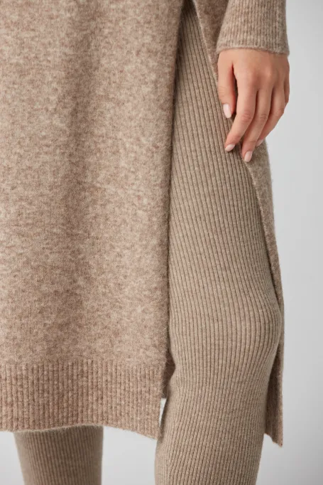 Dzianinowa tunika z wełną alpaki golf beż
