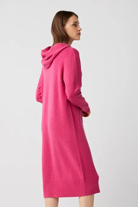 Sukienka z kapturem z wełną merynosową różowy