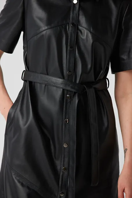 Czarna skórzana sukienka