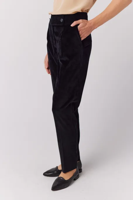 Czarne aksamitne spodnie do garnituru