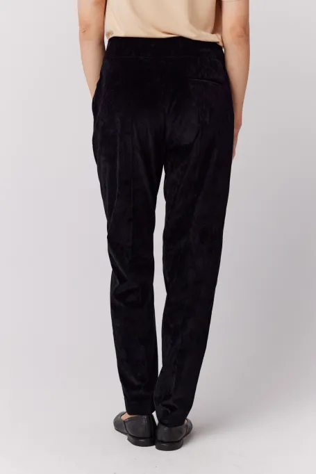 Czarne aksamitne spodnie do garnituru