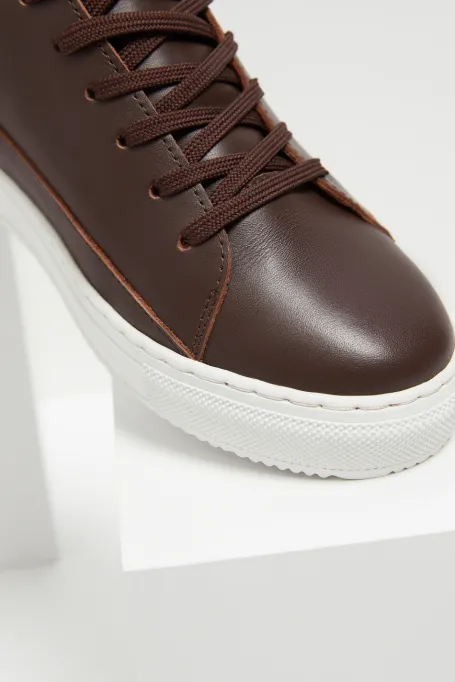 Brązowe skórzane sneakersy