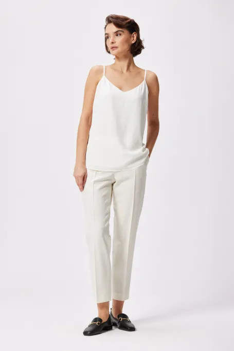 Biały jedwabny top na ramiączkach