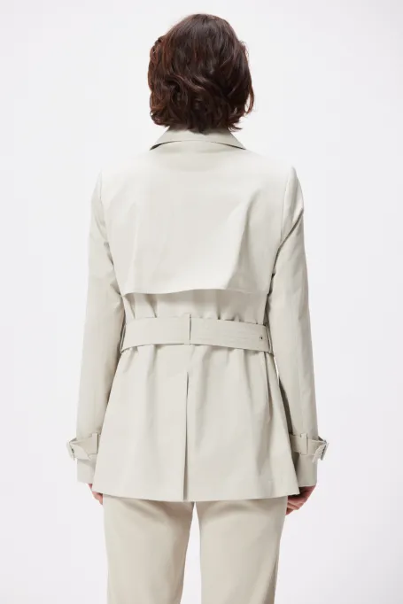 Krótki trencz z paskiem beż