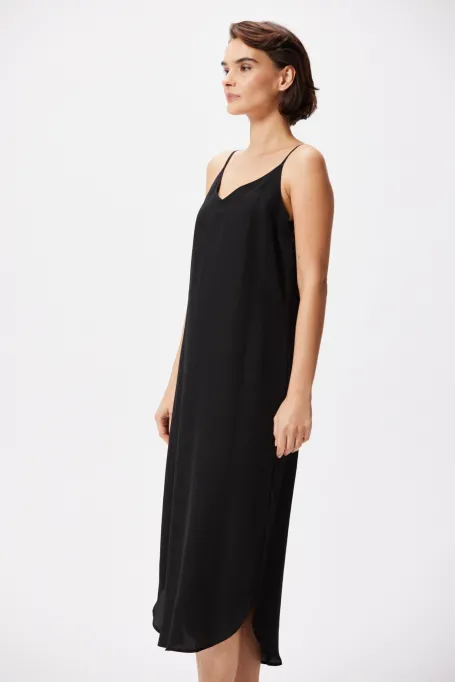 Czarna jedwabna sukienka