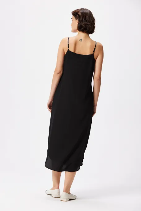 Czarna jedwabna sukienka