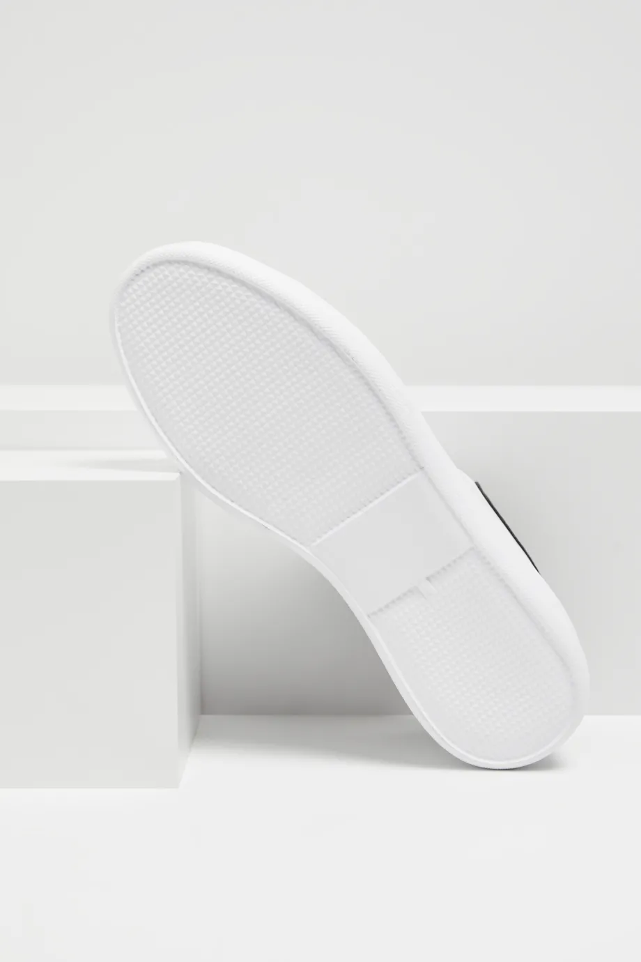 Białe skórzane sneakersy Białe skórzane sneakersy