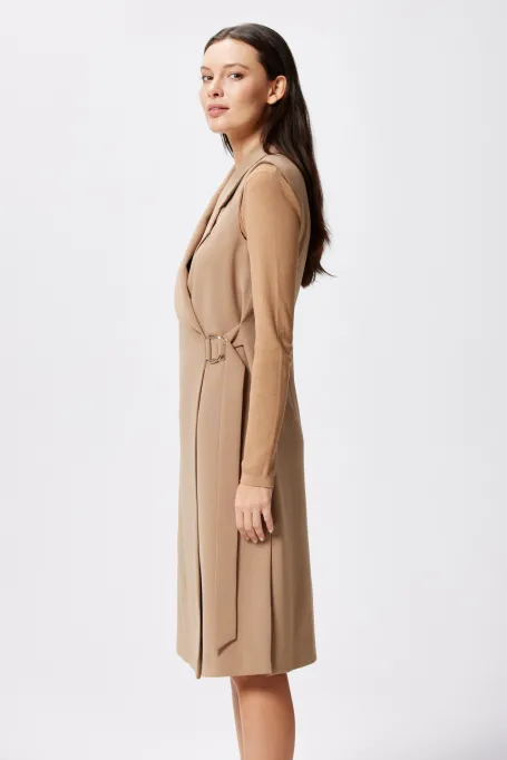 Camelowa sukienka szmizjerka zapinana na klamrę - Patrizia Aryton