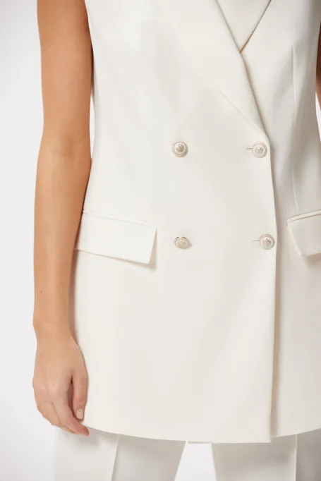 Biała kamizelka dwurzędowa do garnituru