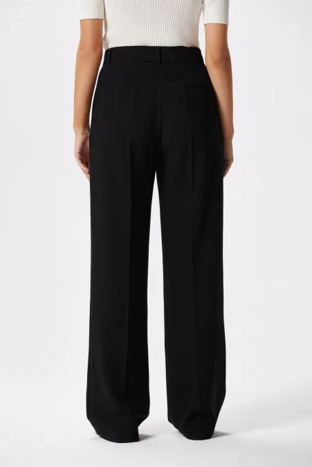 Czarne szerokie spodnie do garnituru