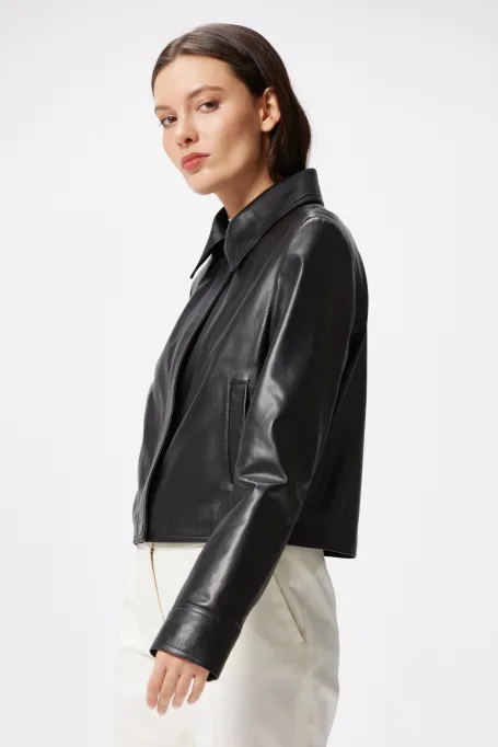 Czarna skórzana kurtka
