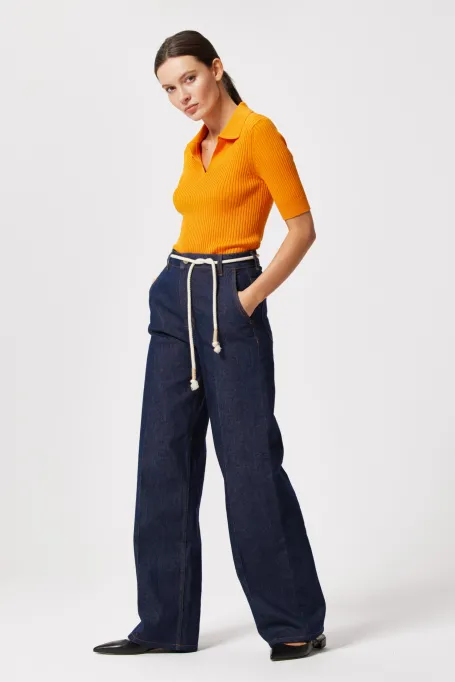Granatowe szerokie spodnie jeans