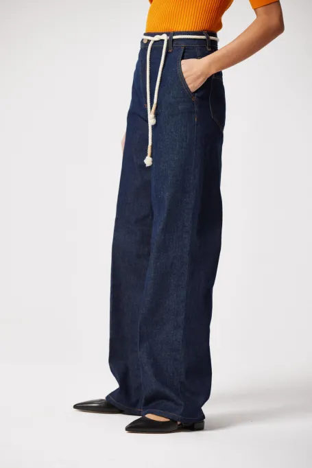 Granatowe szerokie spodnie jeans