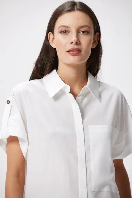Biała koszula z krótkim rękawem