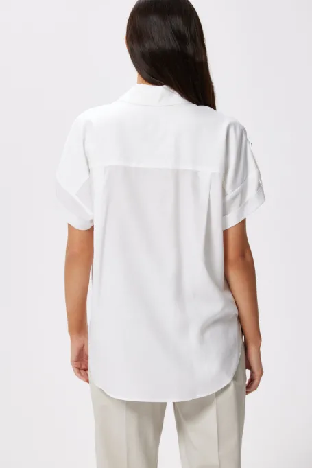 Biała koszula z krótkim rękawem