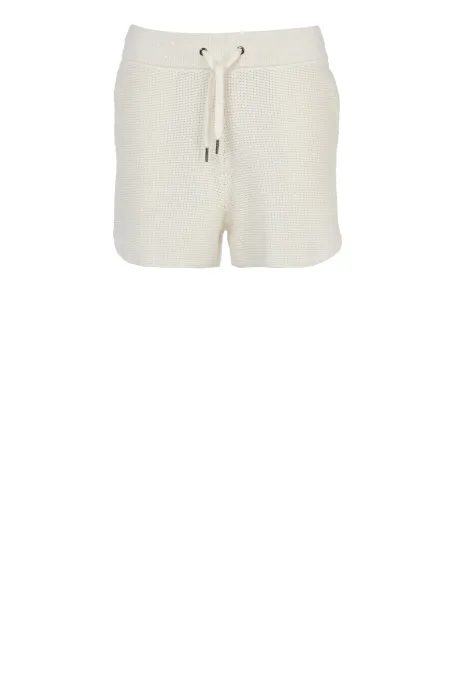 Białe szorty dzianinowe