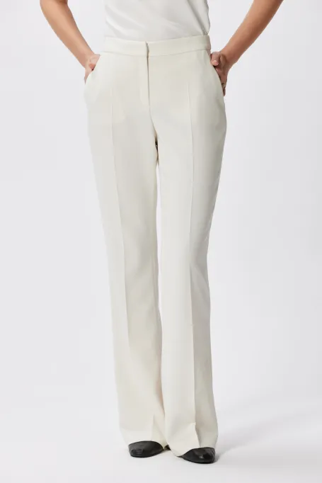 Białe spodnie do garnituru