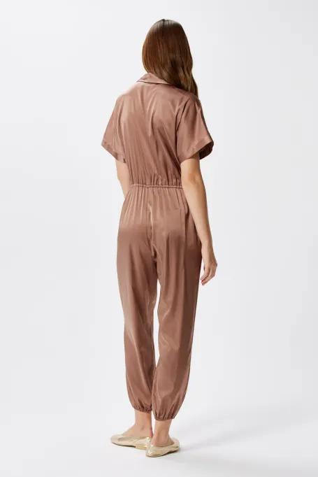 Brązowy kombinezon