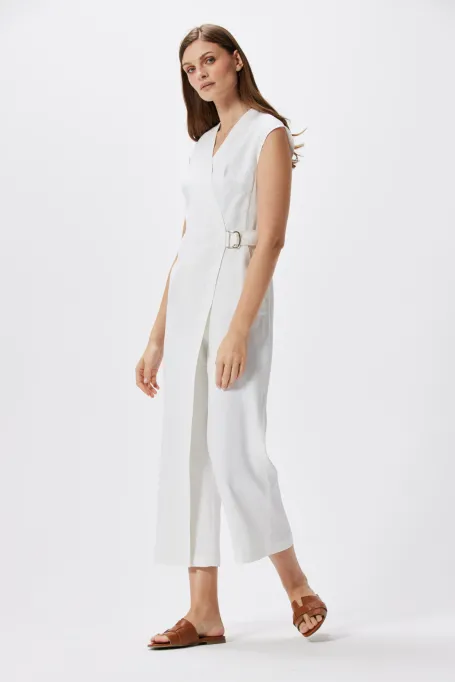 Biały kombinezon z lnem