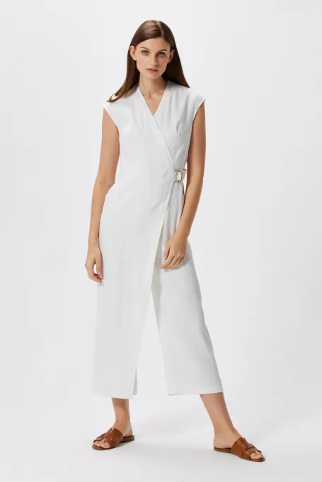 Biały kombinezon z lnem