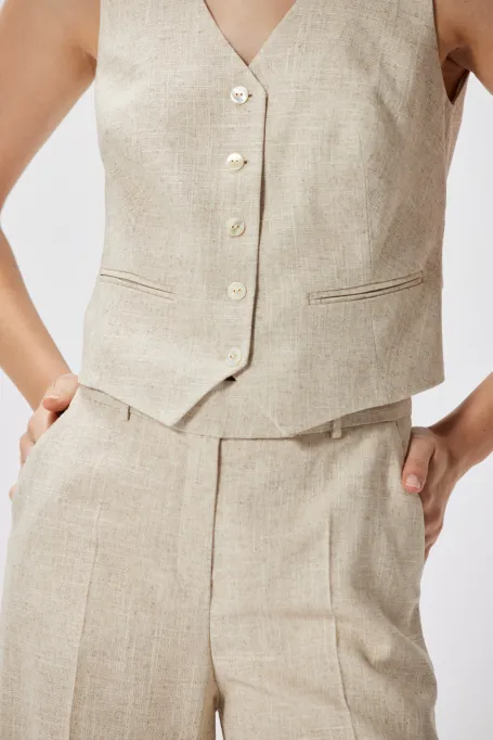 Beżowa kamizelka z lnem do garnituru