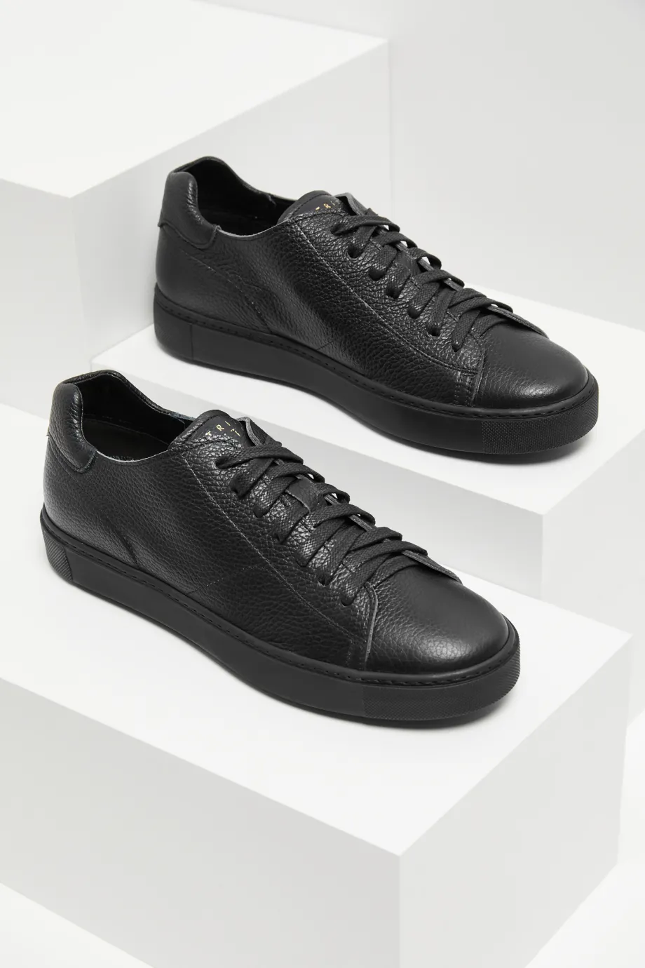 Czarne skórzane sneakersy Czarne skórzane sneakersy