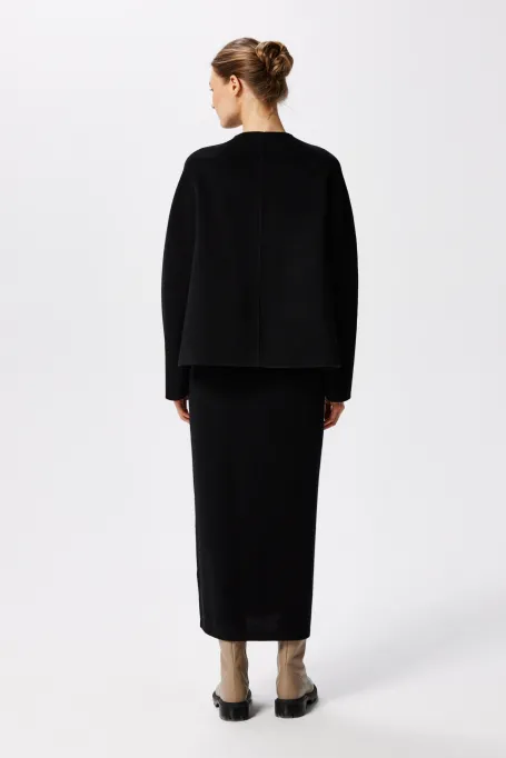 Czarna krótka kurtka z wełny doubleface