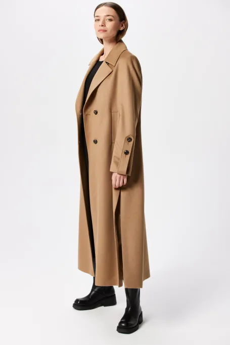 Długi płaszcz z wełną i jedwabiem camelowy