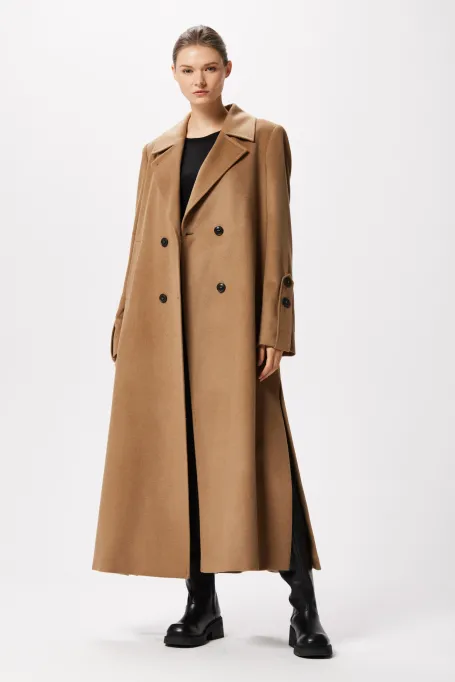Długi płaszcz z wełną i jedwabiem camelowy