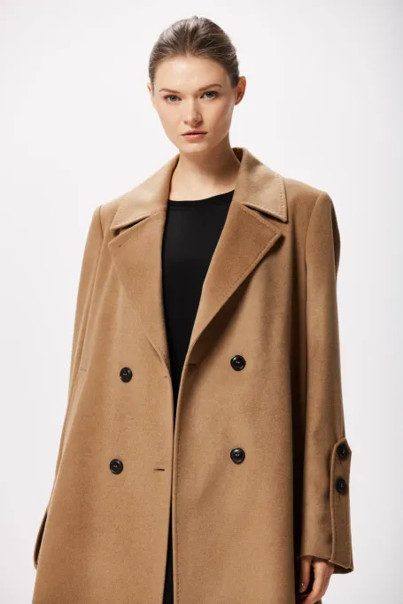 Długi płaszcz z wełną i jedwabiem camelowy
