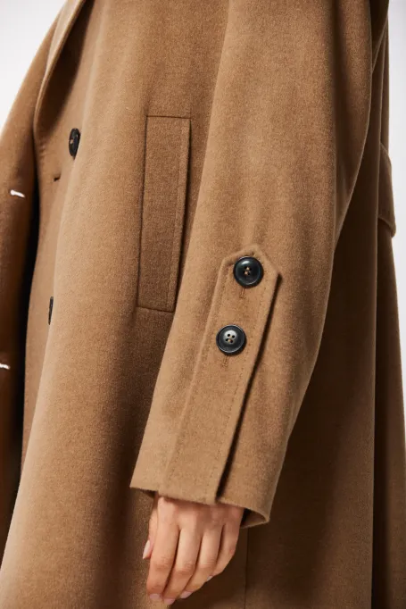 Długi płaszcz z wełną i jedwabiem camelowy