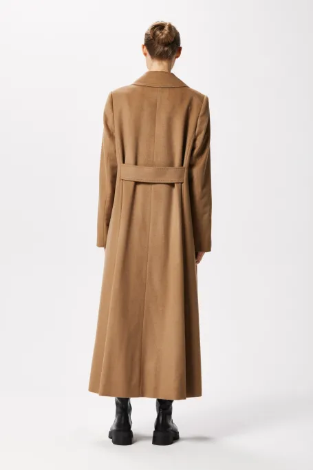 Długi płaszcz z wełną i jedwabiem camelowy