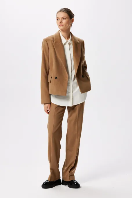 Krótka kurtka z jedwabiem camelowy