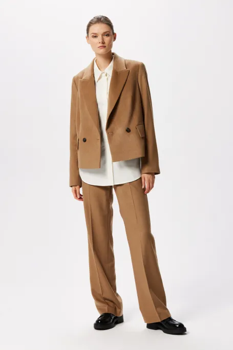 Krótka kurtka z jedwabiem camelowy