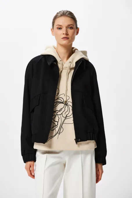 Czarna wełniana kurtka